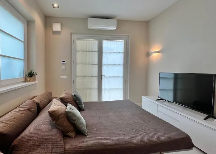 Carli In Centro A Dei Marmi